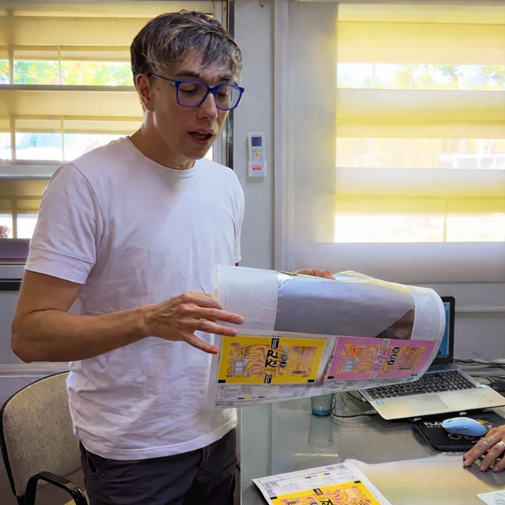 Packaging de alfajores RIKY en una góndola de supermercado.